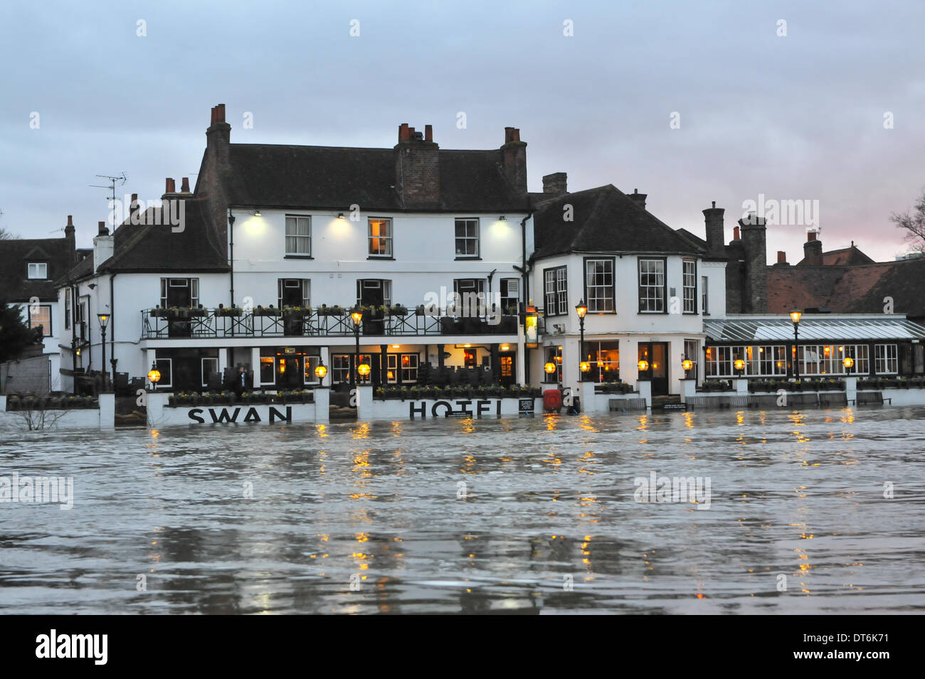 The swan hotel staines hires stock photography and images Alamy