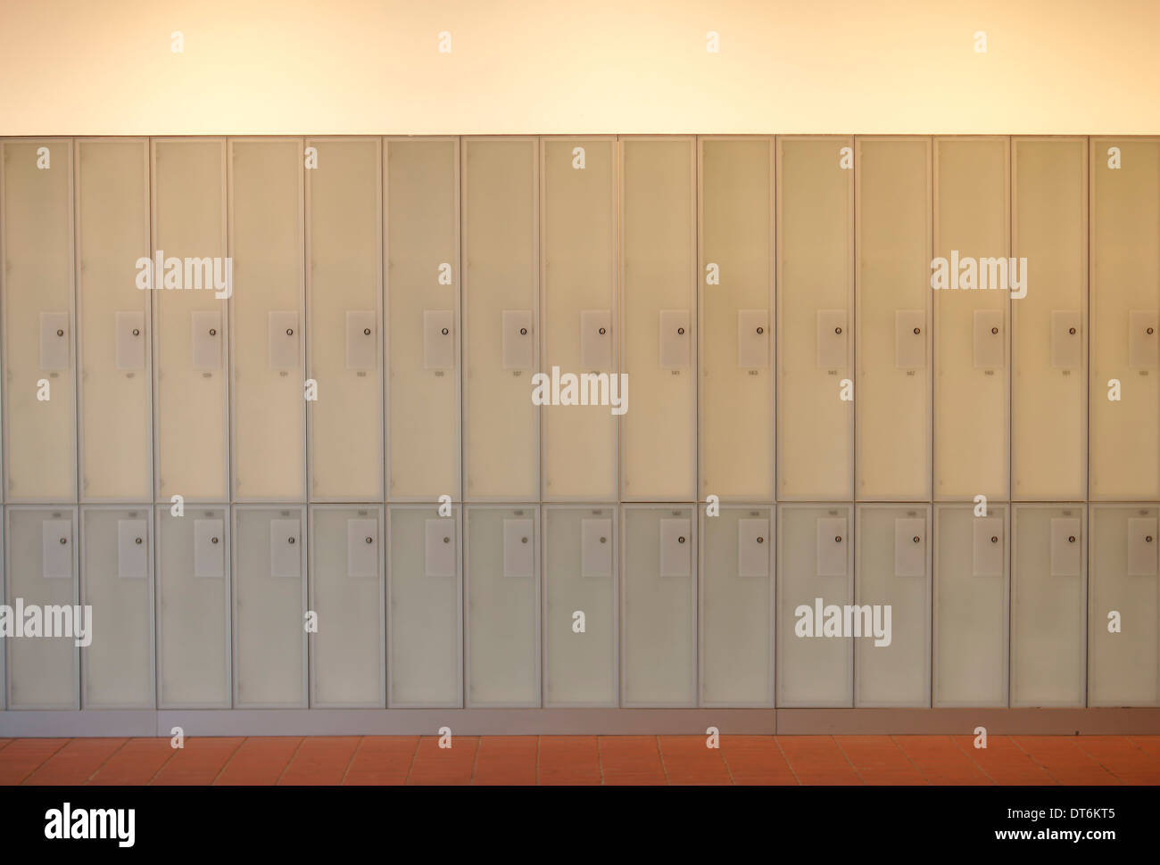 Luggage lockers hires stock photography and images Alamy
