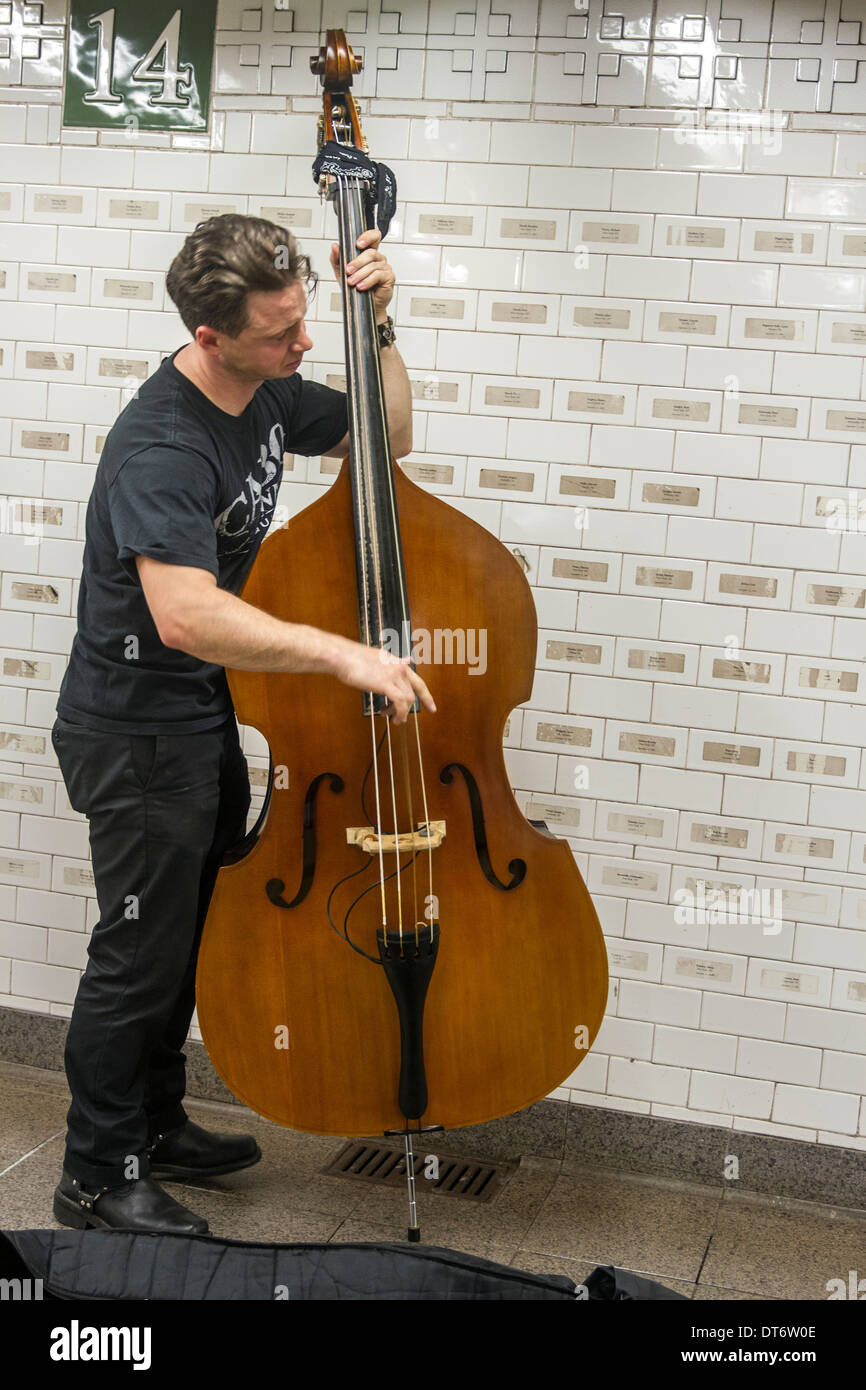 Upright bass hi-res stock photography and images - Alamy