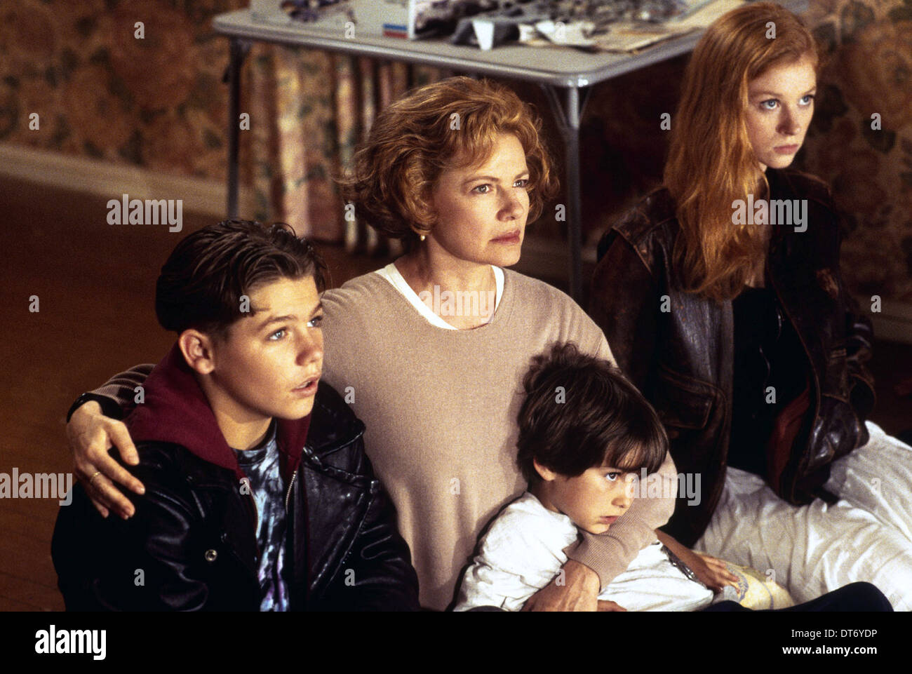 Jason James Richter Dianne Wiest Miko Hughes Fay Masterson Cops And Robbersons 1994 Stock Photo Alamy