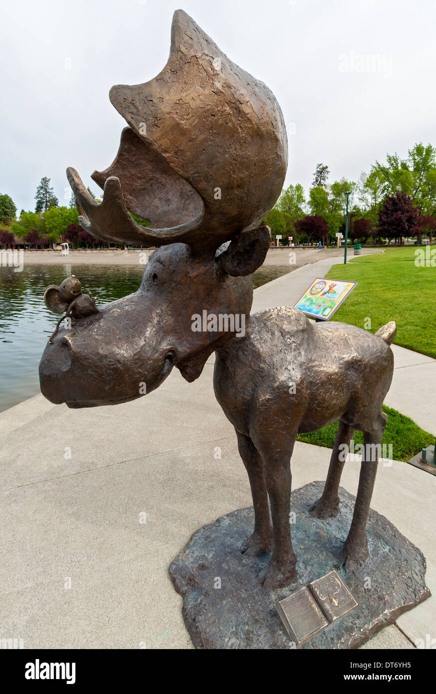 Idaho, Coeur d'Alene, Mudgy (moose) & Millie (mouse) bronze sculpture