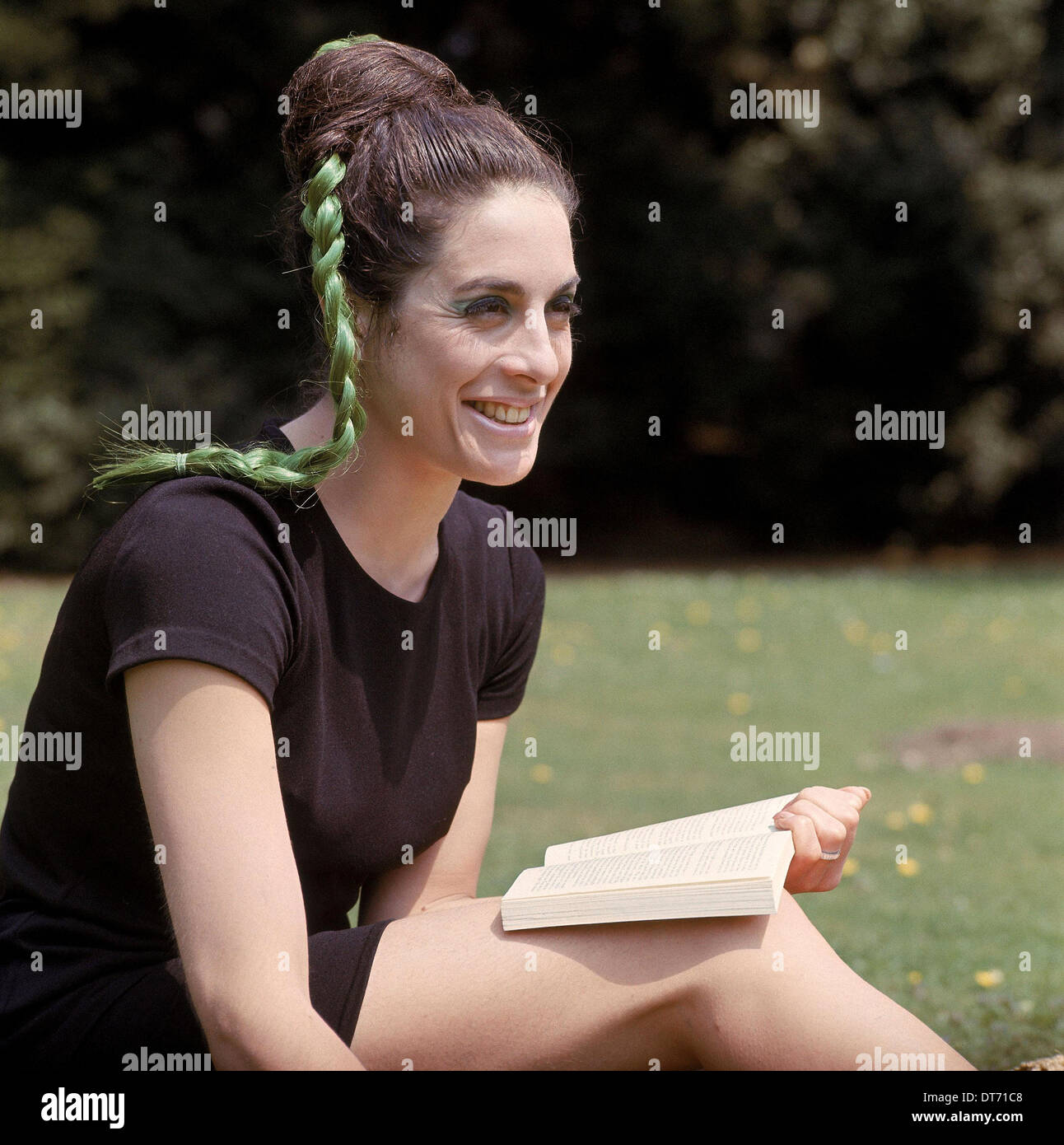 ELEANOR BRON BEDAZZLED (1967 Stock Photo 66537640 Alamy