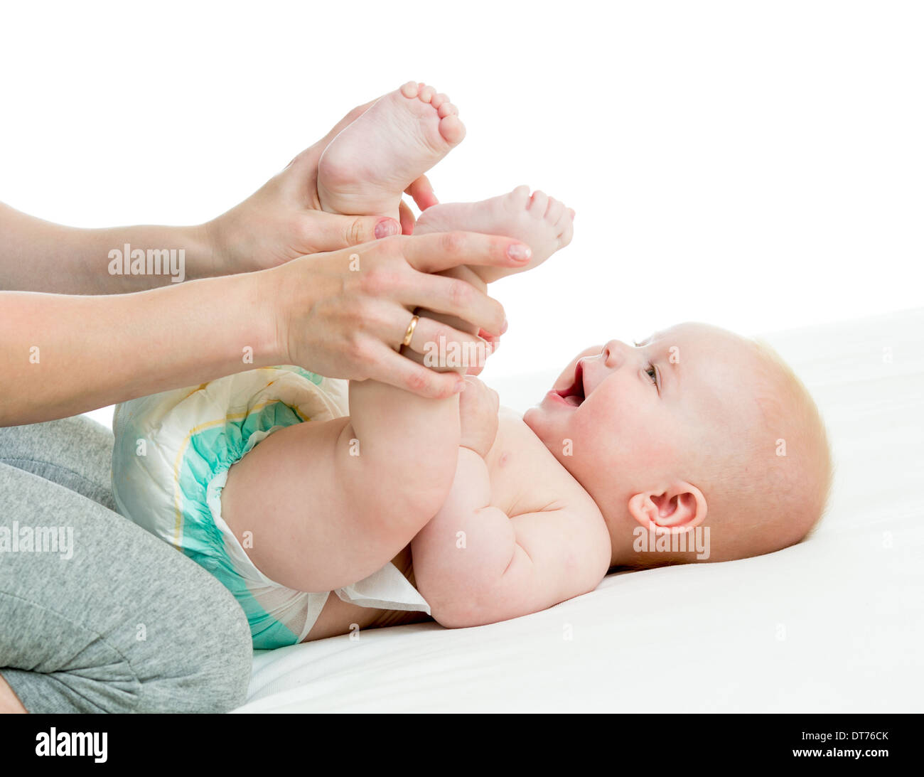 Почему дети поджимают ноги. Колики. Ноги к животу у новорожденных. Ножки к животику при коликах у новорожденных.