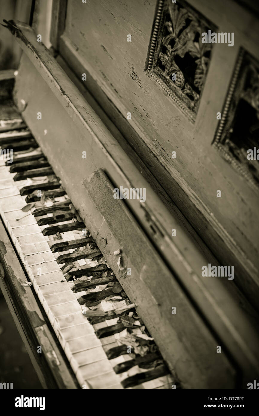 Old vintage piano Stock Photo - Alamy