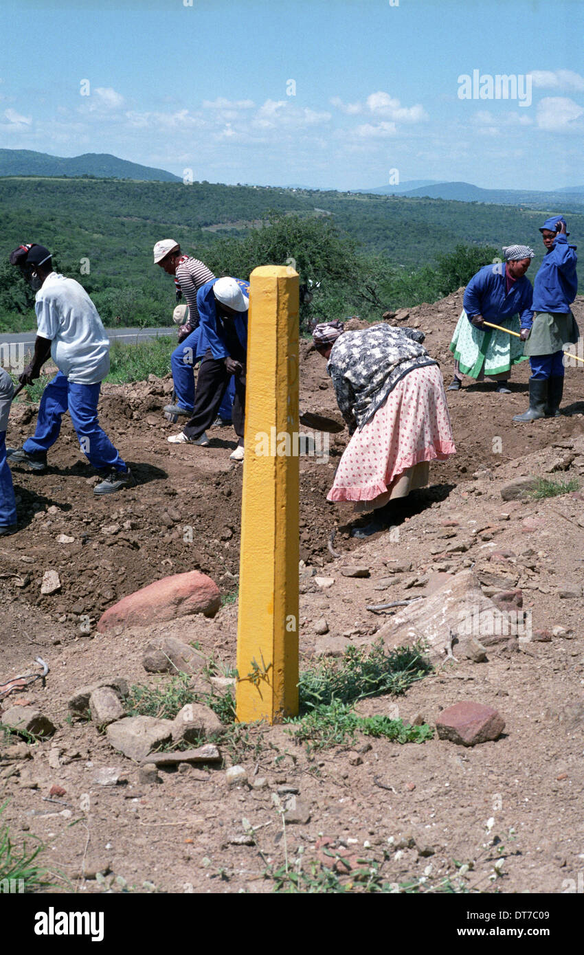 trenching for the instilation of piped water to the community in the ulundi region of kwazulu-natal. development, roads, Stock Photo