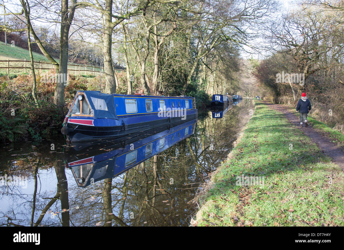 Colourful Narrow Boats High Resolution Stock Photography and Images - Alamy