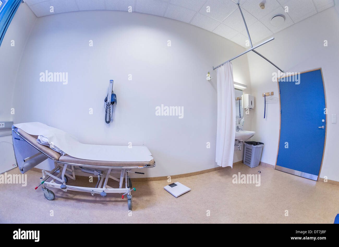 Empty hospital bed hi-res stock photography and images - Alamy