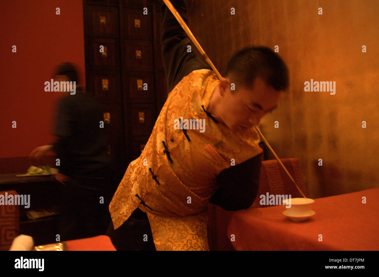 Chinese tea master pouring tea Stock Photo Alamy