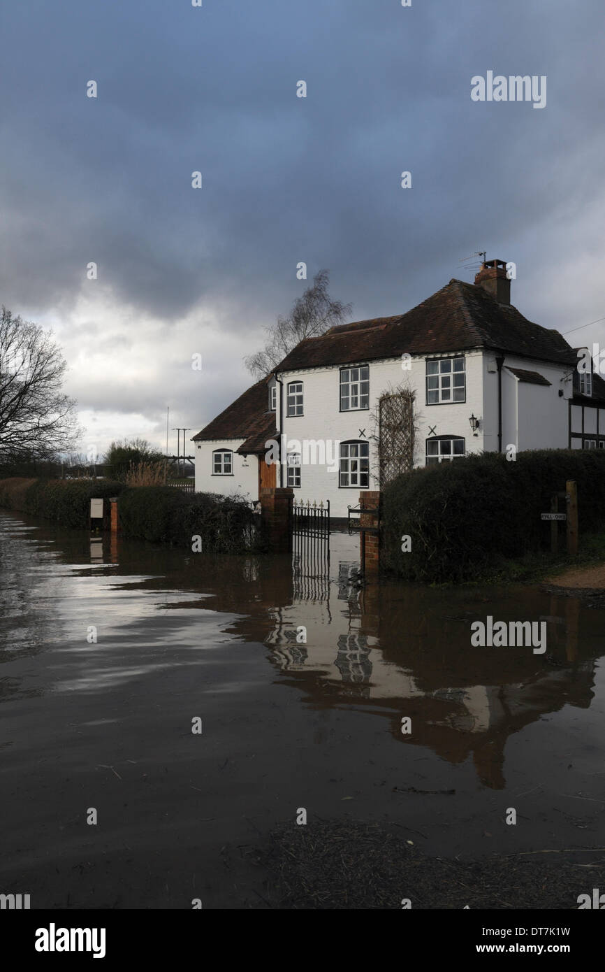 Ryall,  Worcestershire. 11th Feb, 2014. Flood waters approach the front of a house in Ryall Worcestershire as the River Severn bursts it banks. Stock Photo
