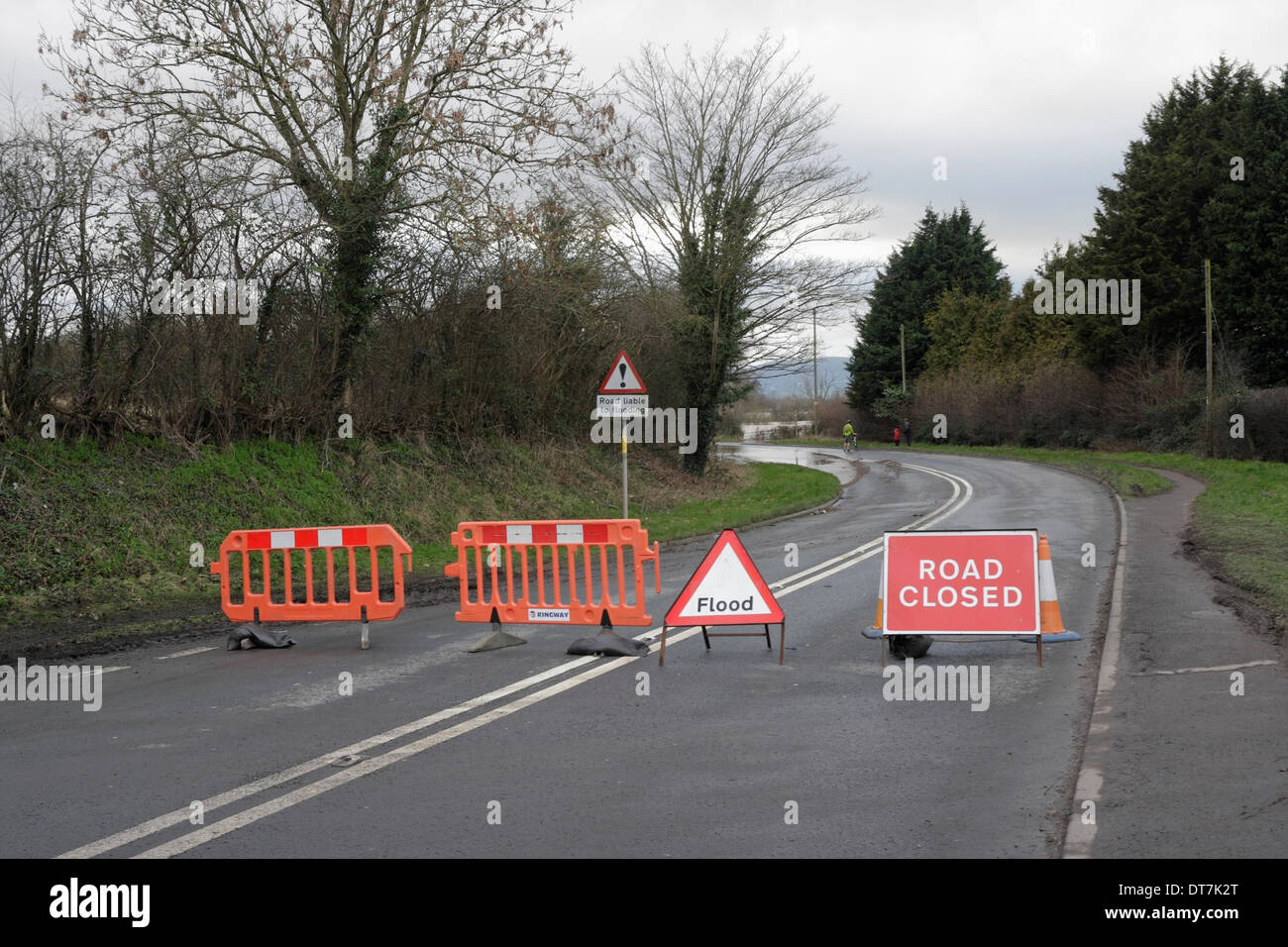 Ryall, Worcestershire. 11th Feb, 2014. Road Closed due to flooding, the