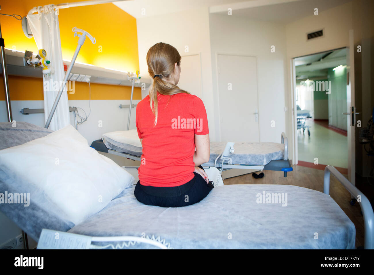 Mature woman in hospital room hi-res stock photography and images - Alamy