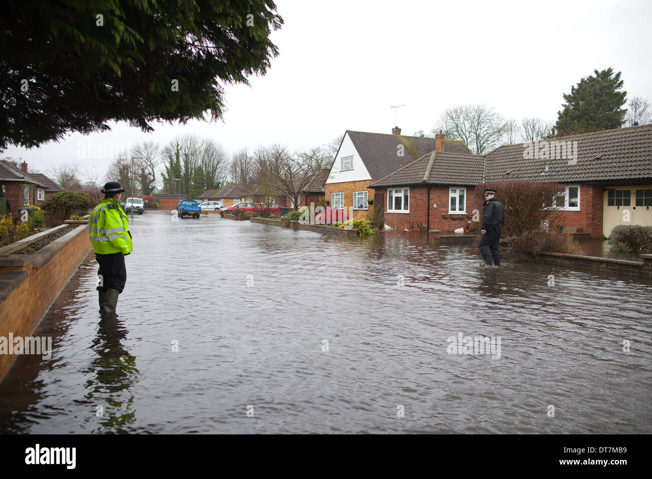 Chertsey, UK. 11th Feb, 2014. Picture shows Police Officers checking ...