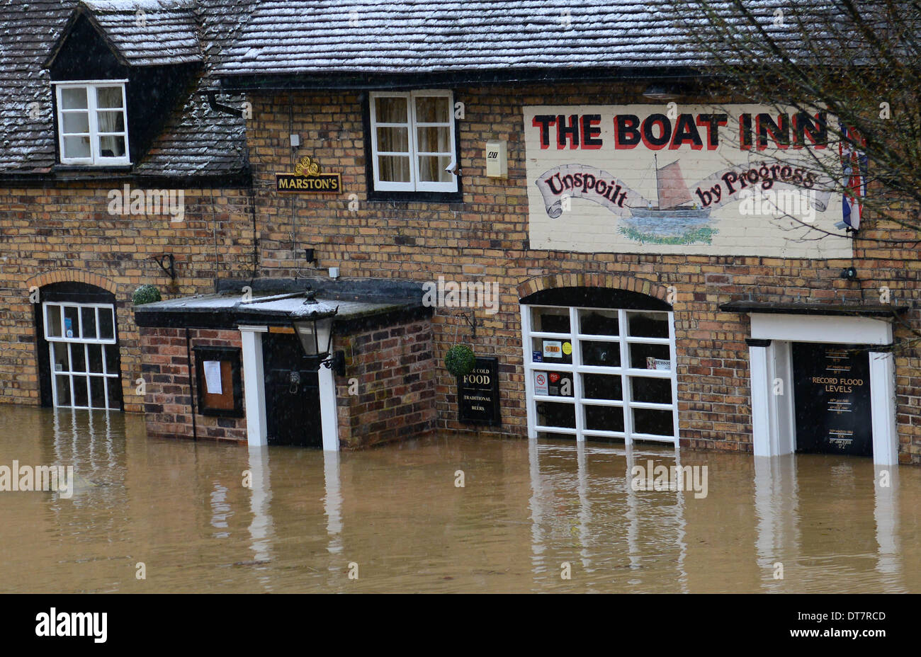The Boat Inn Public House at Jackfield near Ironbridge flooded by the  River Severn and with coating of snow on the roof. floods flooding Credit:  Sam Bagnall Stock Photo