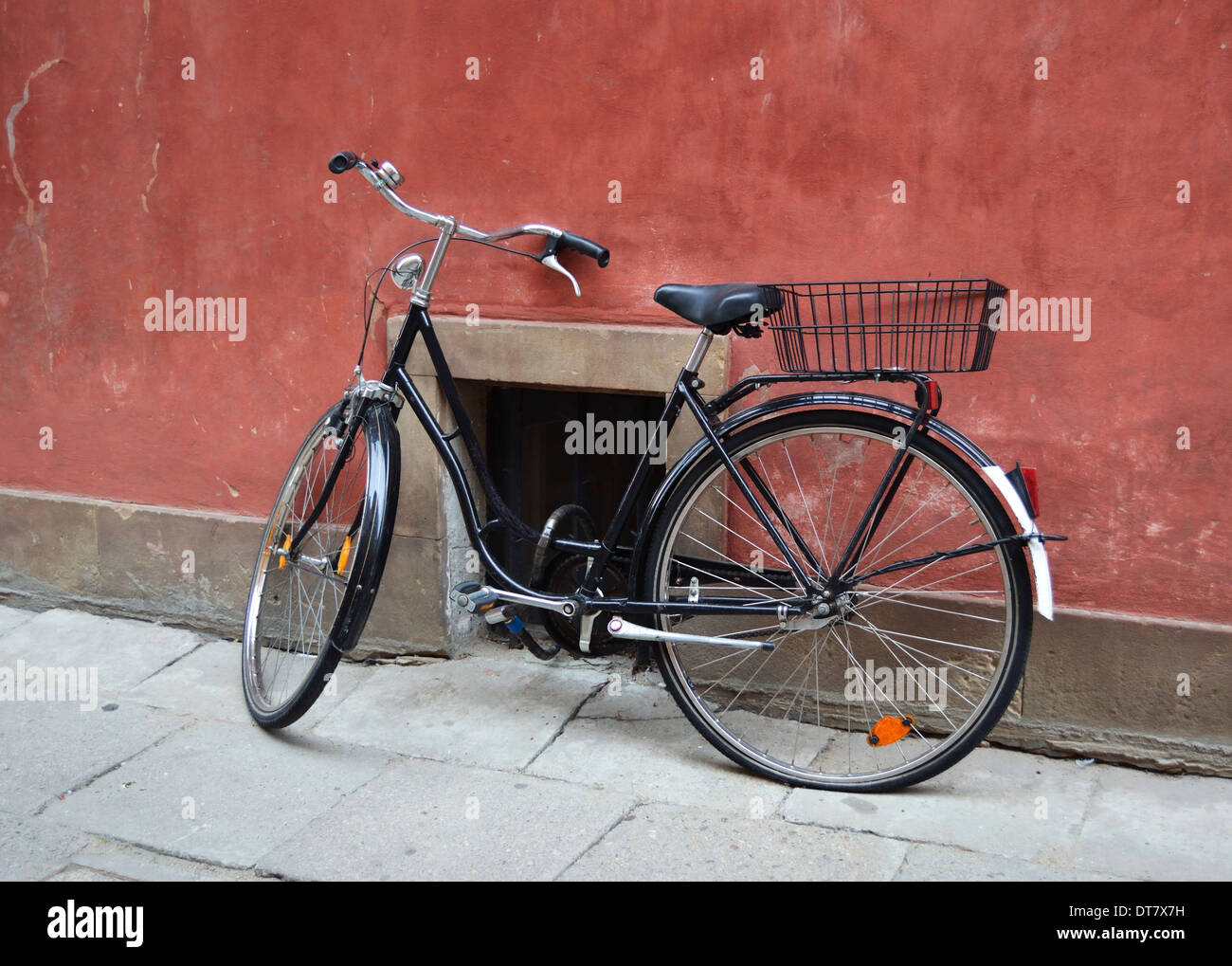 Old black bicycle hi-res stock photography and images - Alamy