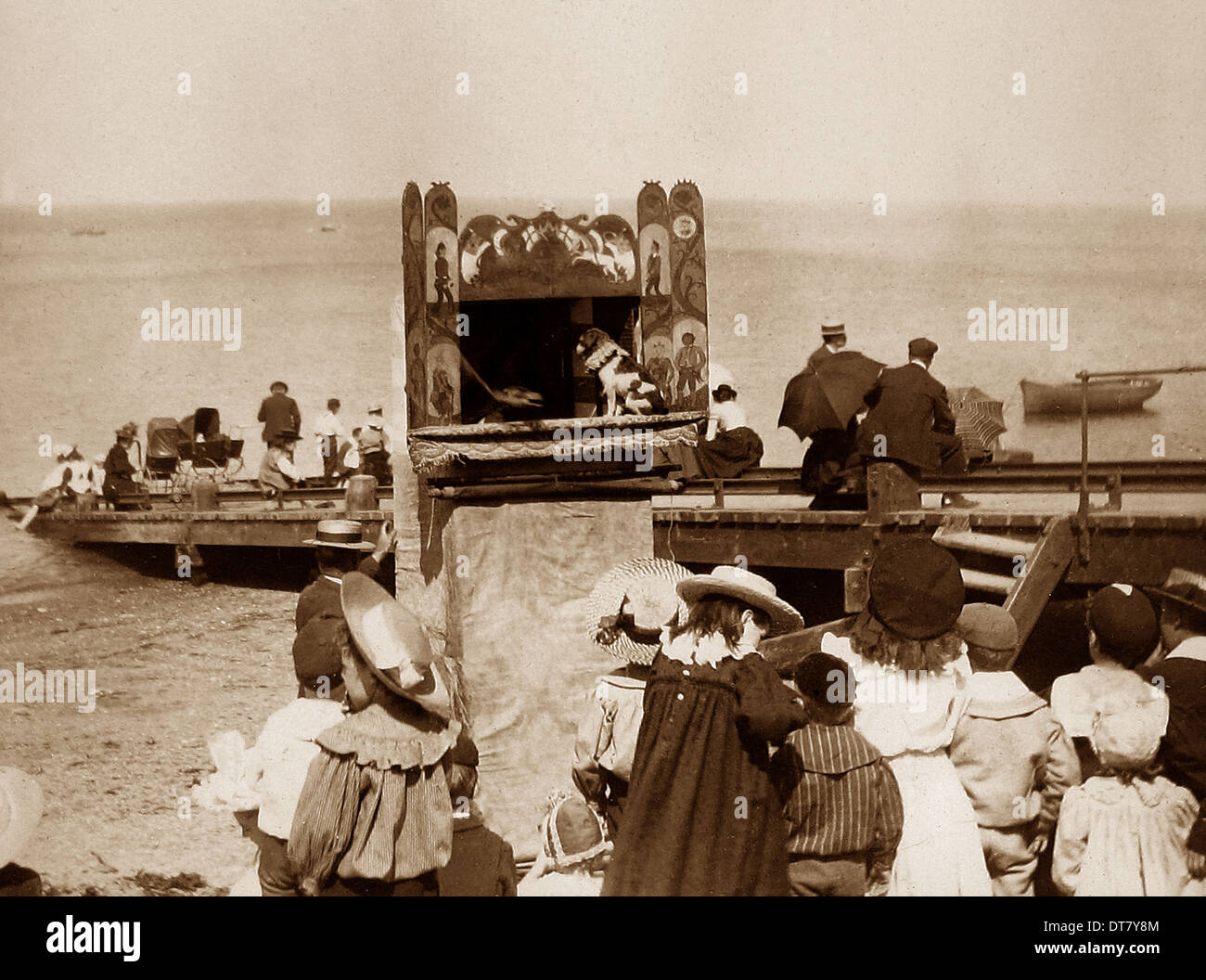 Punch and judy seaside hires stock photography and images Alamy