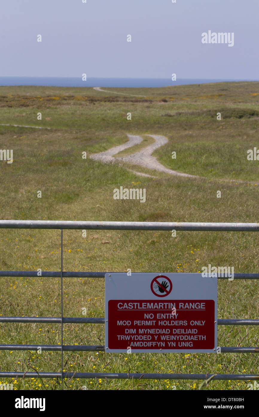 No Entry MOD Permit Holders Only' bilingual sign on gate at coastal military firing range Castlemartin Range Pembrokeshire Stock Photo