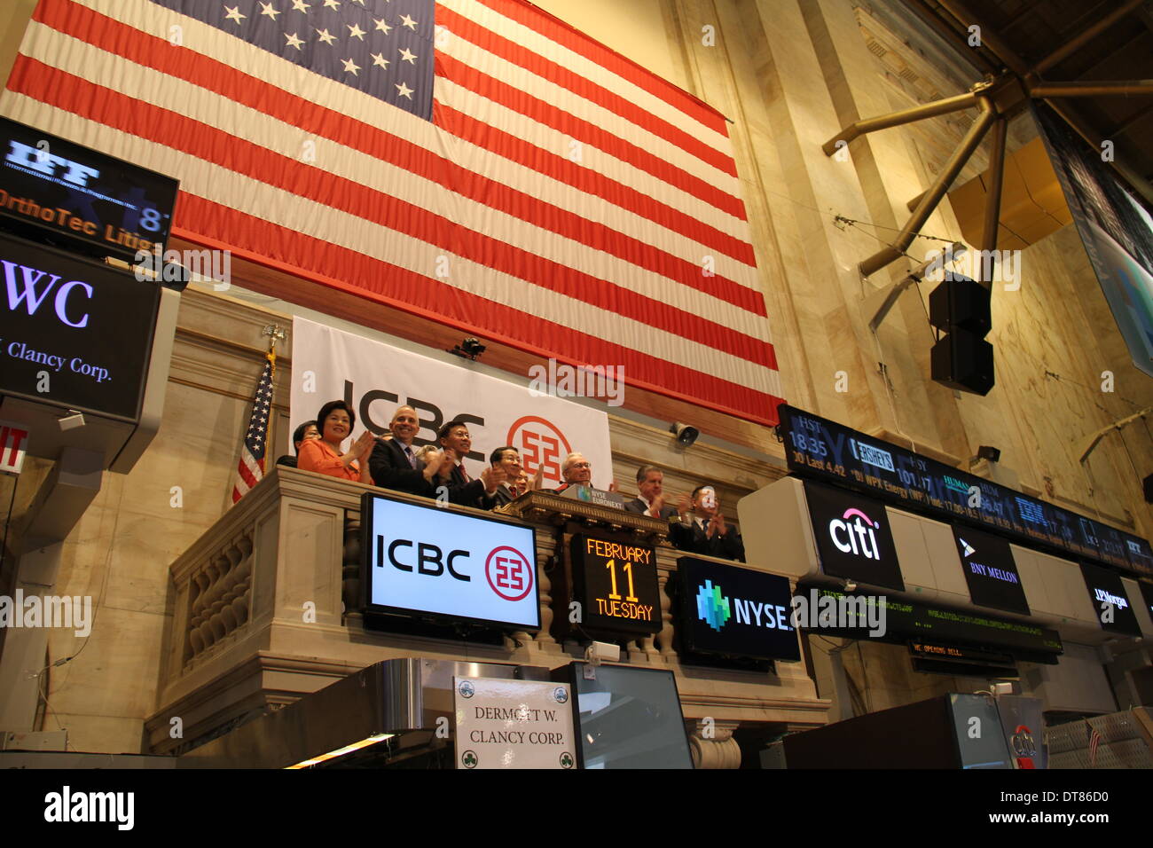 Ringing bell new york stock exchange hi-res stock photography and
