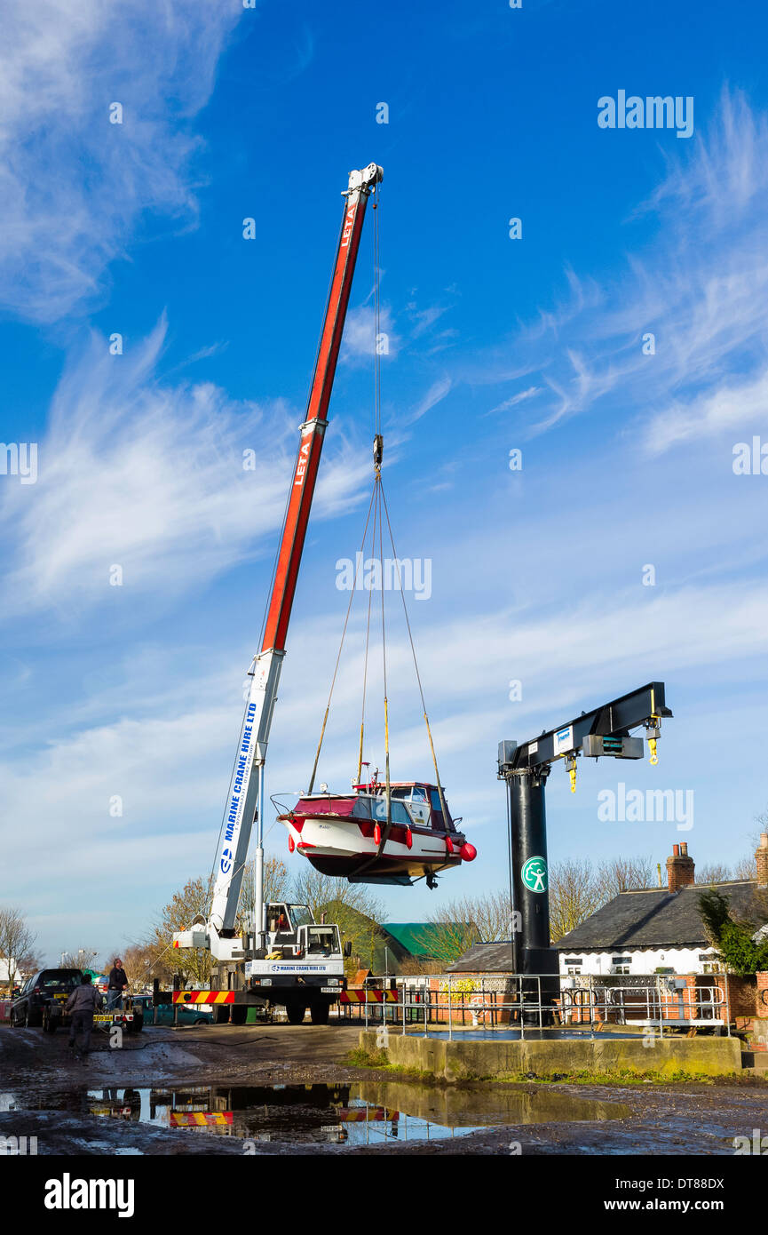 Crane winch hires stock photography and images Alamy