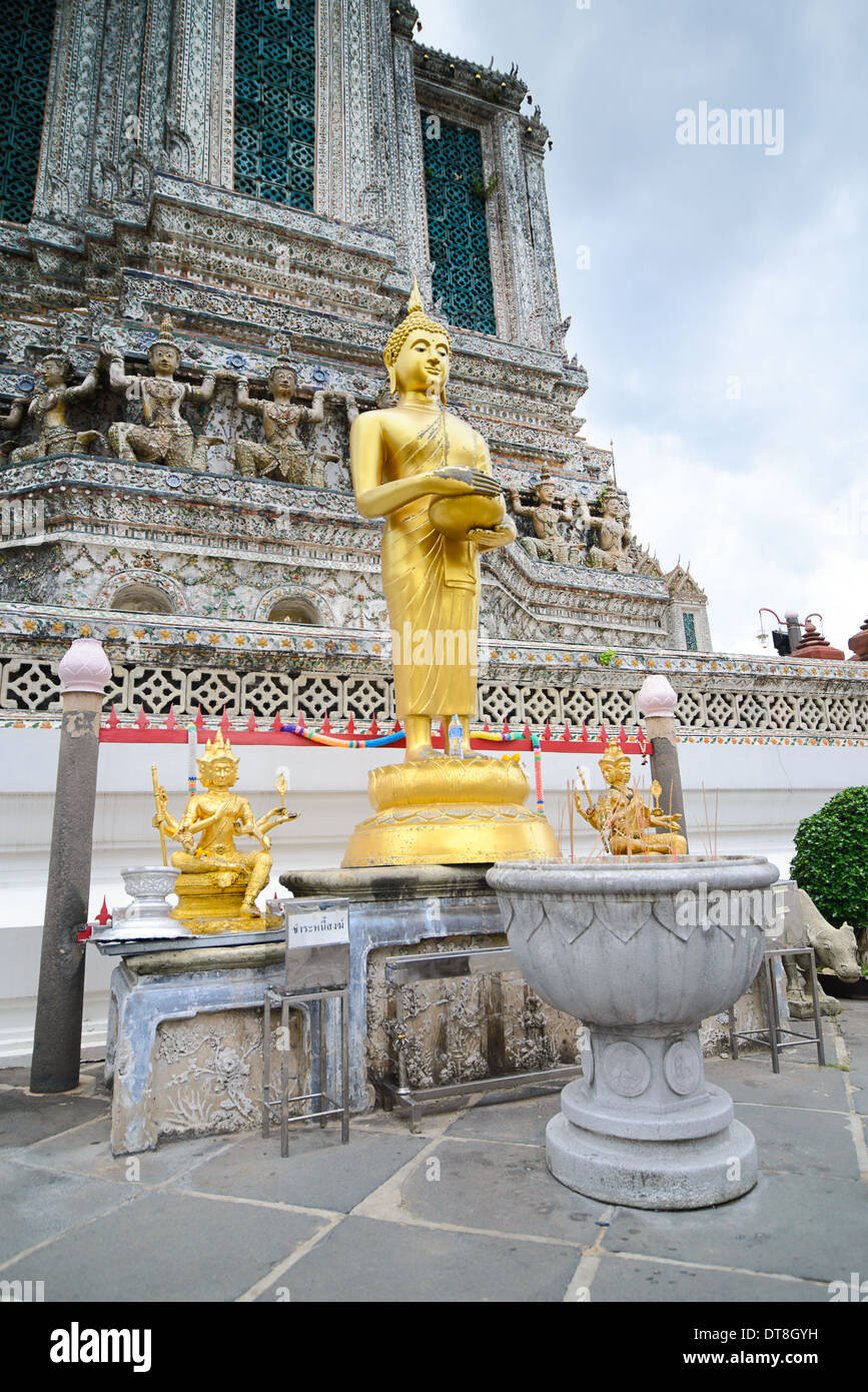 Golden Buddha statues at Wat Arun temple, Bangkok, Thailand Stock Photo