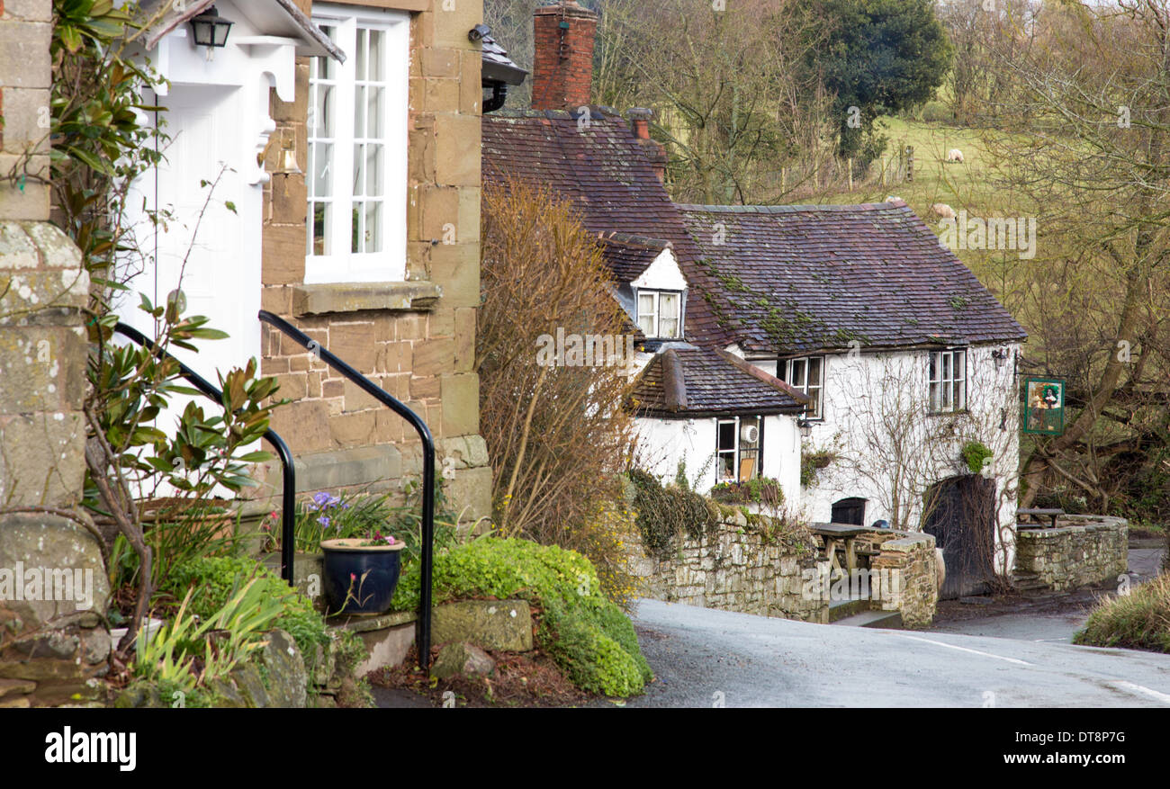 Country cottage and the Royal Oak pub in the Shropshire village of Cardington, England, UK Stock Photo