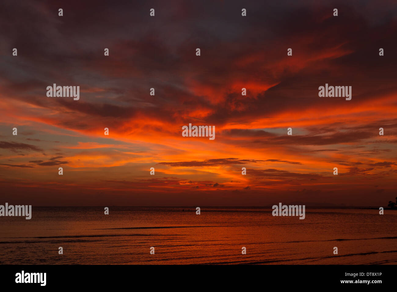 Beautiful reflection sunset sky hi-res stock photography and images - Alamy