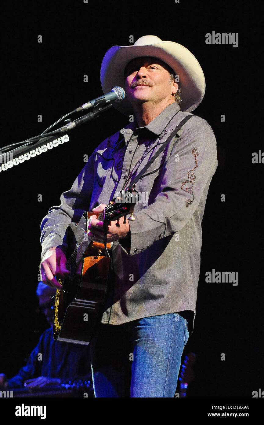 San Antonio, Texas, USA . 10th Feb, 2014. Country music artist Alan ...