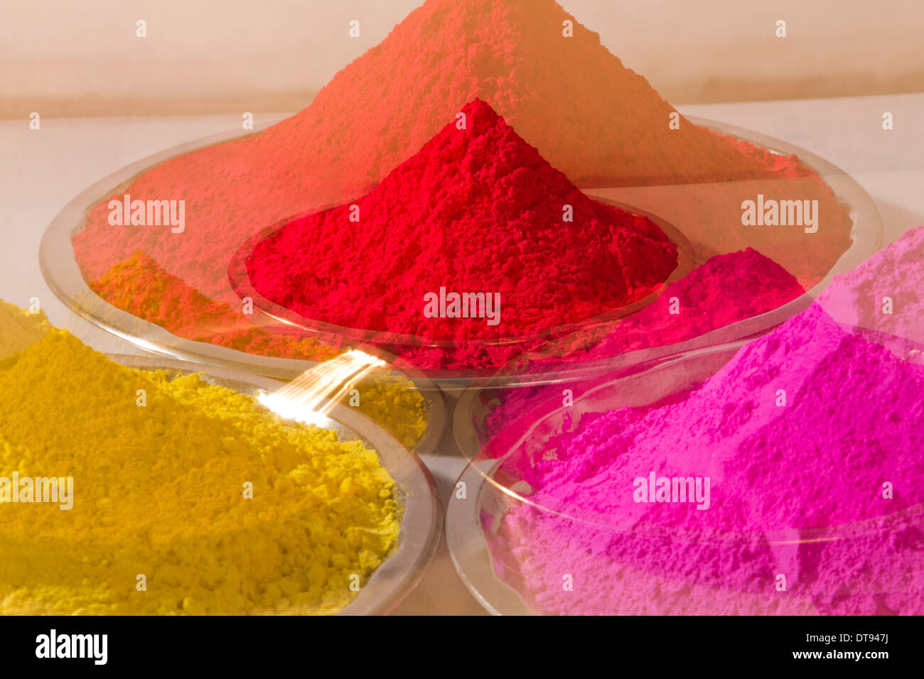 Coloured powder paint colored powder paint hi-res stock photography and ...