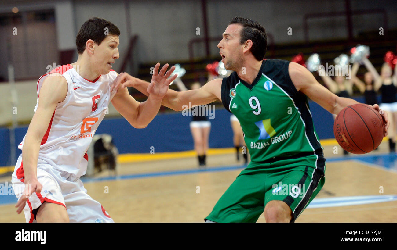 Moran Roth of Haifa, right, and Vlado Ilievski of Nymburk fight for the  ball during the 5th round of European Basketball Cup match Nymburk vs Maccabi  Haifa in Prague, Czech Republic, February