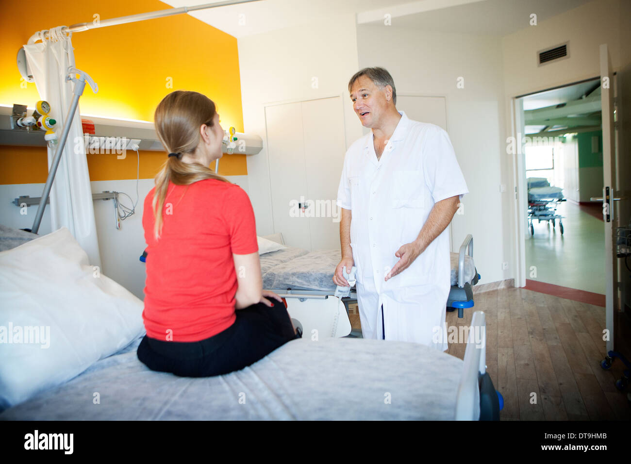 Old woman hospital bed hi-res stock photography and images - Alamy