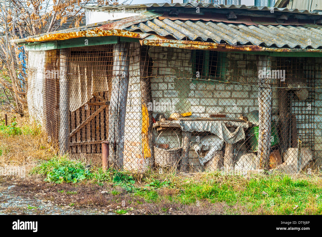 Photo of an old shed Stock Photo - Alamy