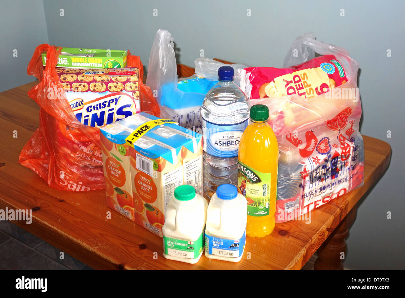 Shopping on hires stock photography and images Alamy