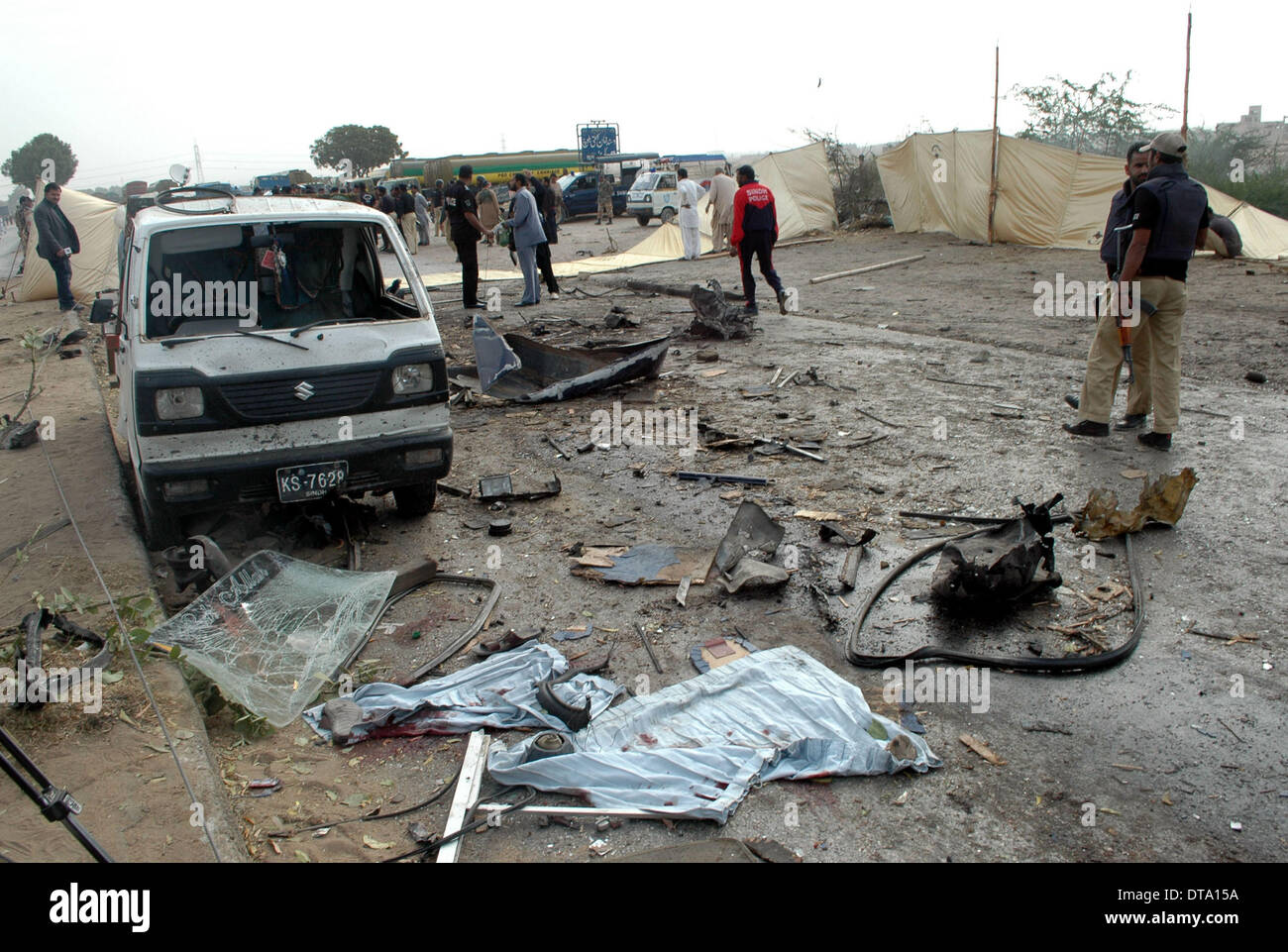 Karachi. 13th Feb, 2014. Security officers inspect the blast site in