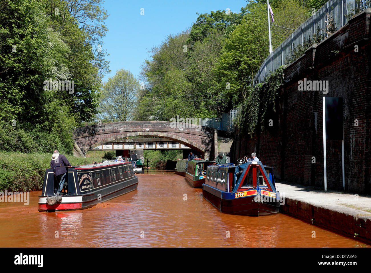 Narrowboats by Kidsgrove station travelling to and from Harecastle Tunnel on the Trent and Mersey canal Stock Photo