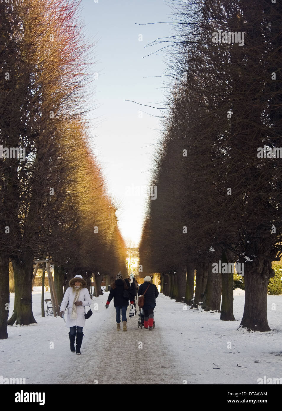 Rosenborg Castle Gardens Copenhagen Stock Photo Alamy rosenborg-castle-gardens-copenhagen-stock-photo-alamy