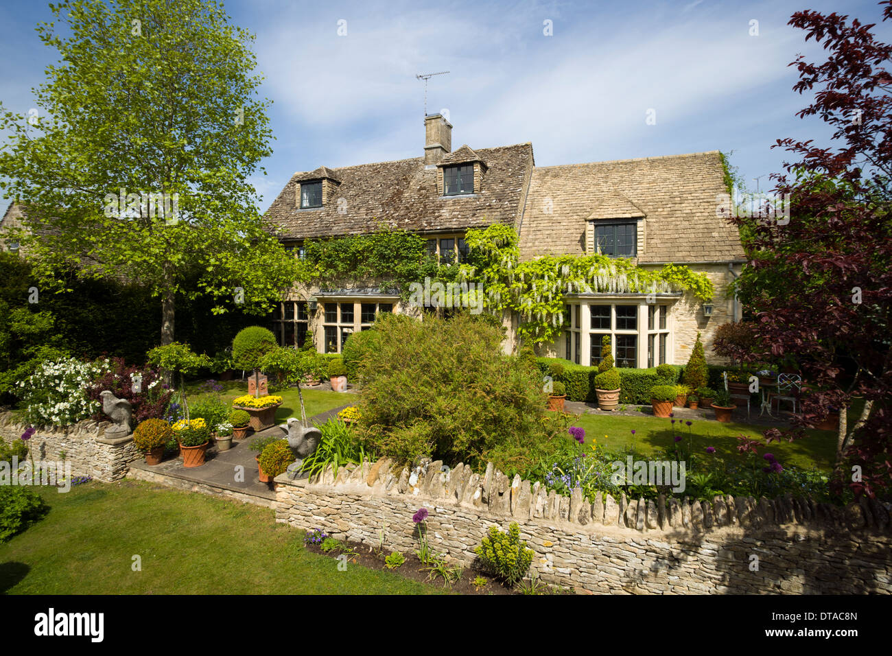 An idyllic Cotswold cottage and garden, Gloucestershire, England, UK Stock Photo