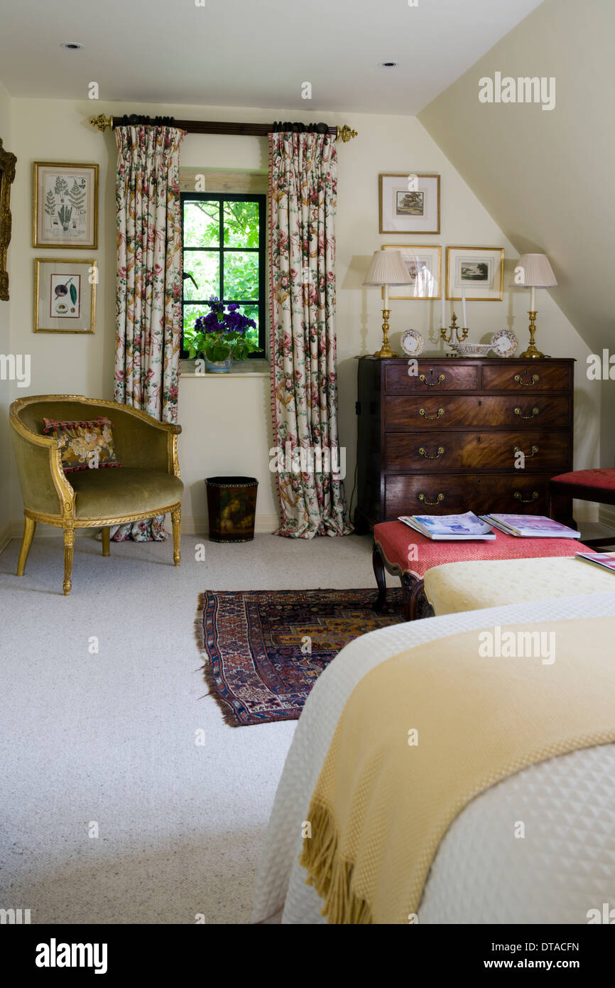Traditionally furnished period house bedroom Stock Photo - Alamy