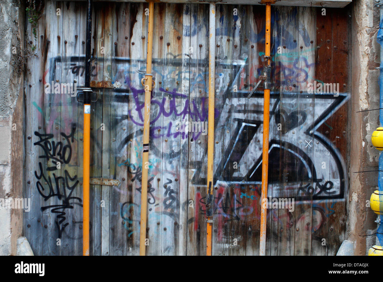 Spray painting graffitti hi-res stock photography and images - Alamy