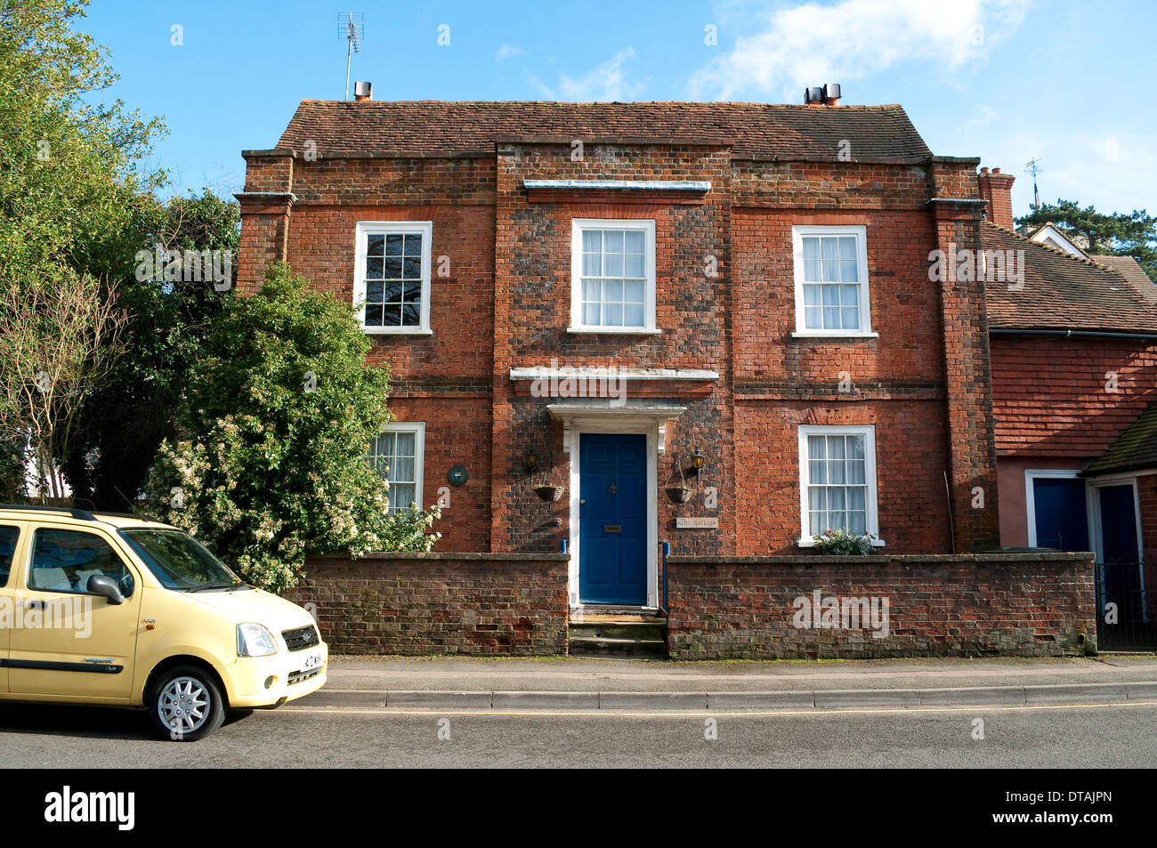 House exterior uk detached brick hires stock photography and images