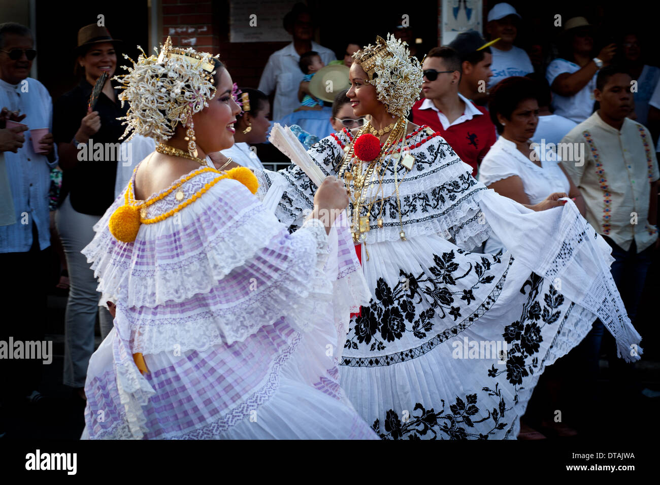 De pollera hi-res stock photography and images - Alamy