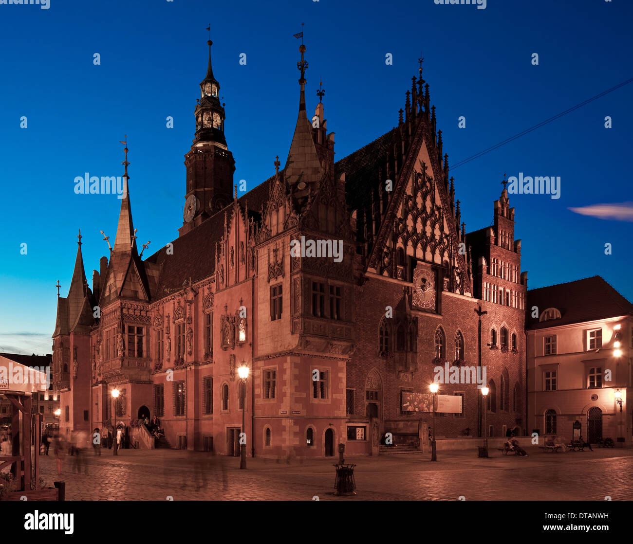 Wroclaw Breslau, Rathaus am Abend Stock Photo - Alamy