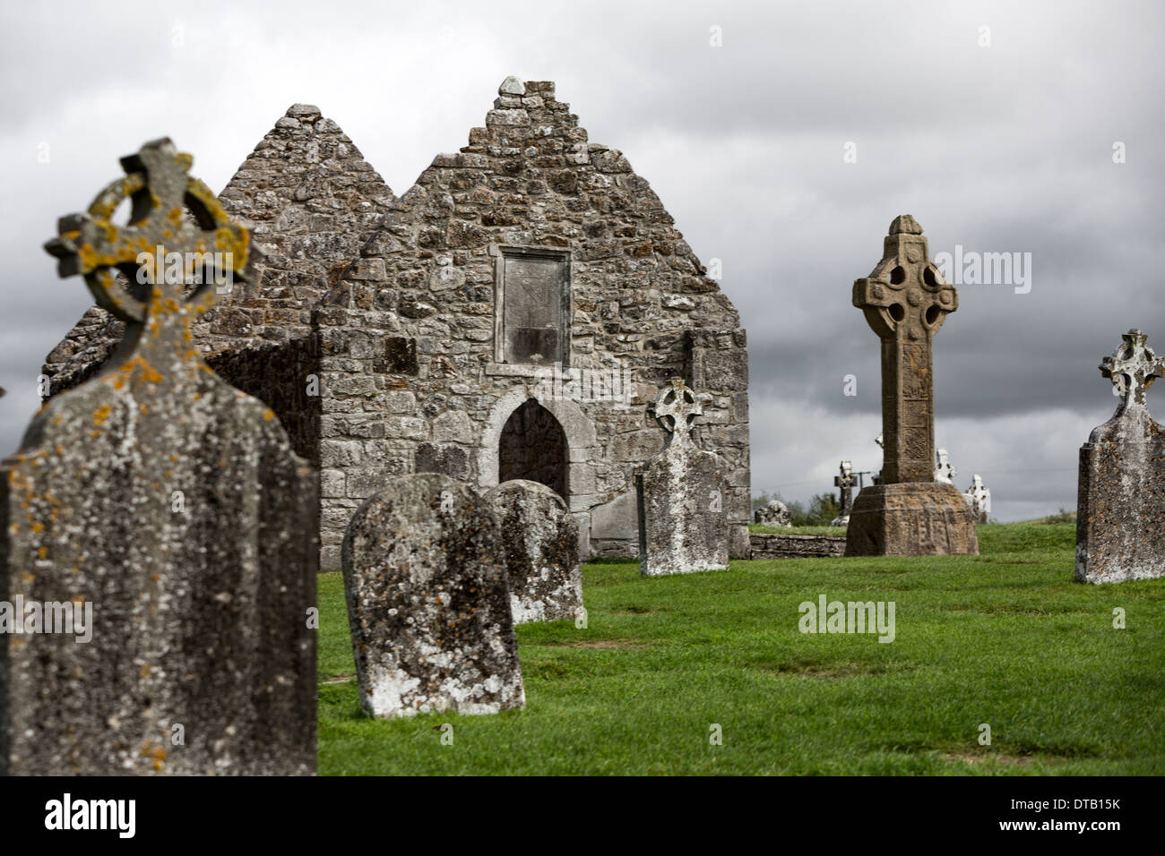 Temple Doolin and South Cross The monastery of Clonmacnoise. Stock Photo