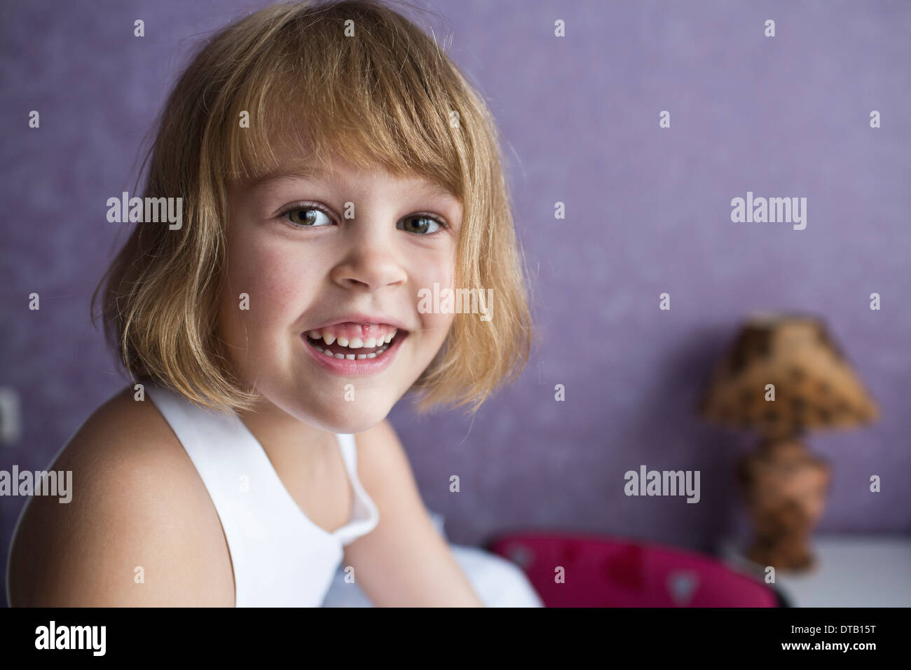 Girl close up short hair hi-res stock photography and images - Alamy