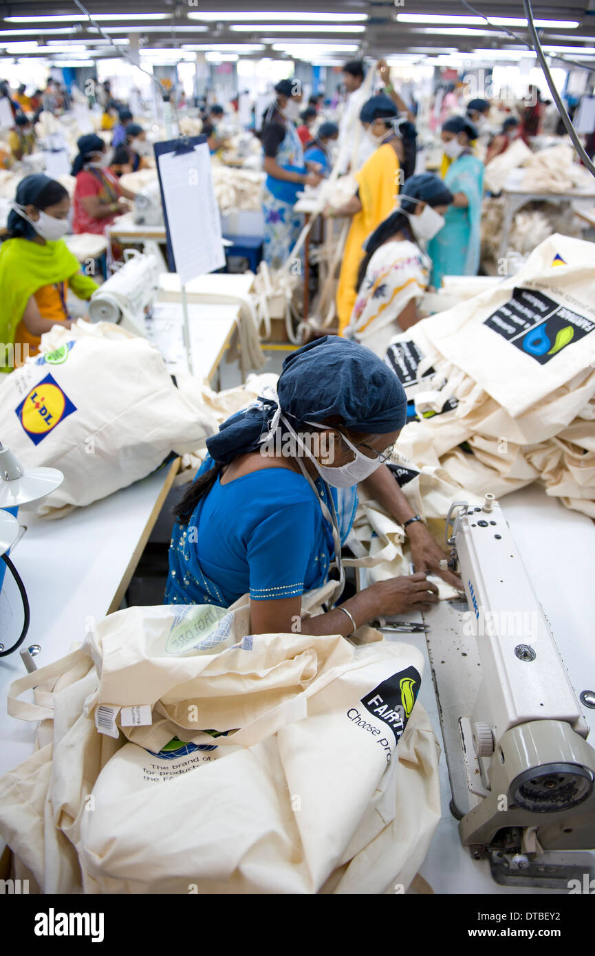 INDIA Miraj , textile factory Esteam produce fair trade cotton bags for