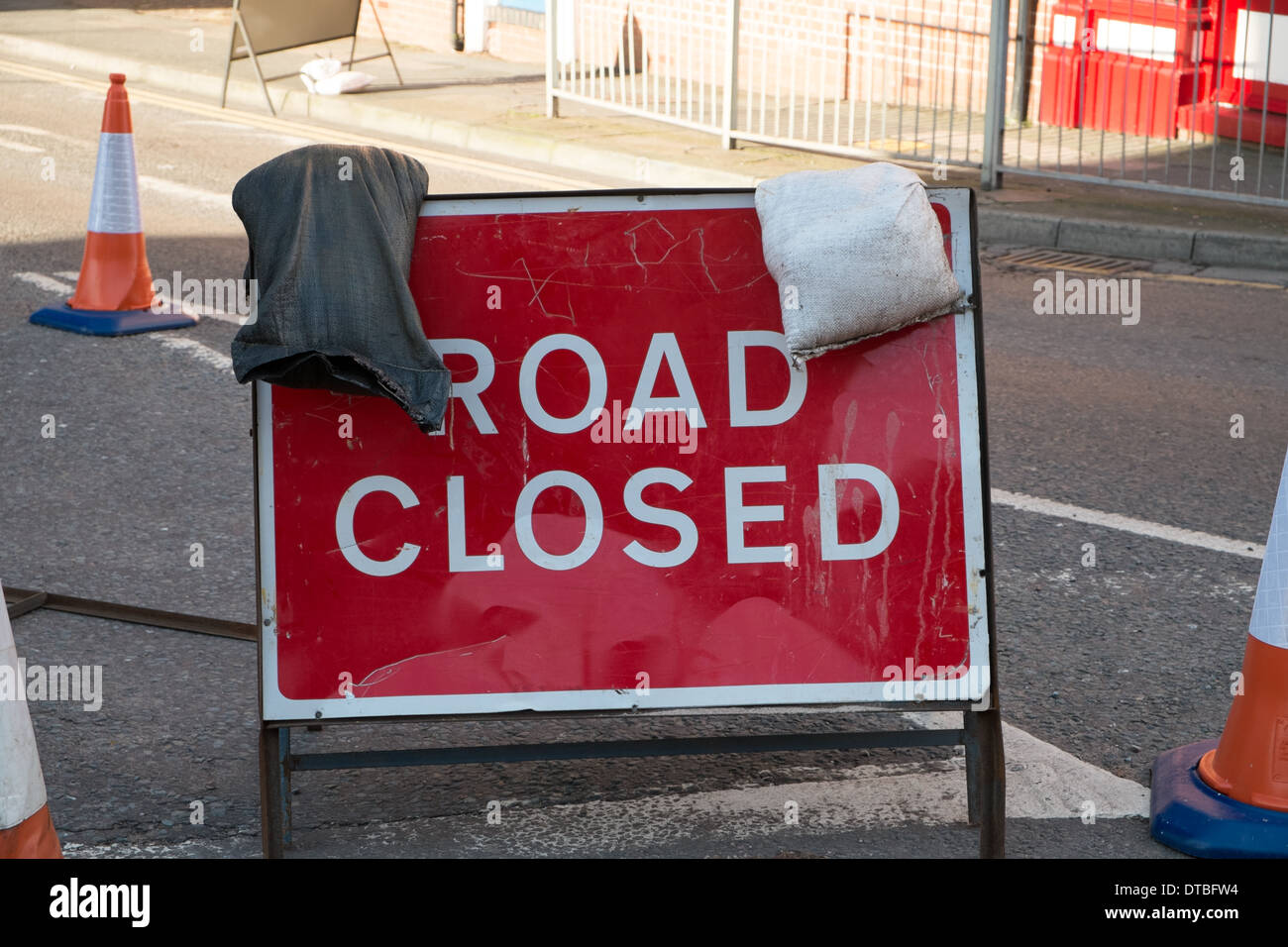 Road Closed Sign Stock Photo Alamy