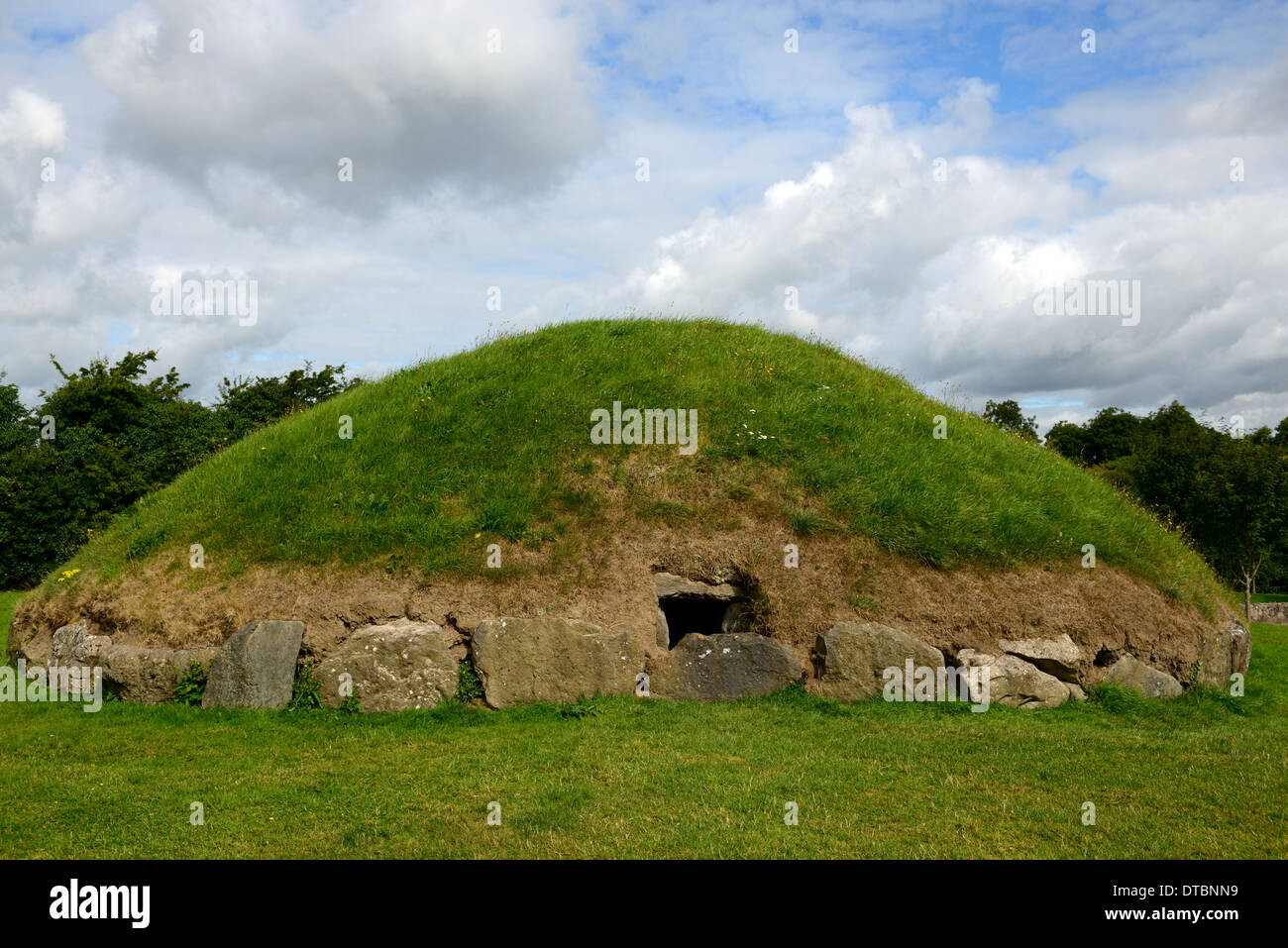 Knowth neolithic passage tomb boyne valley county meath ireland world