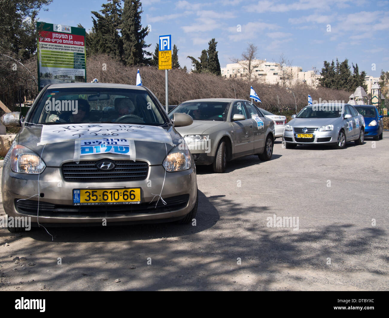 Jerusalem to Tel Aviv, Israel. 14th Feb, 2014. Peace activists declare "the majority favors peace" as they set out from Jerusalem in a 'Peace Convoy' of cars aiming to meet up in Tel-Aviv with similar conveys from around the country. Credit:  Nir Alon/Alamy Live News Stock Photo