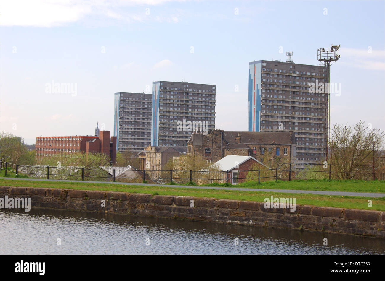 High rise blocks behind the canal at Spiers Wharf in Glasgow, Scotland Stock Photo