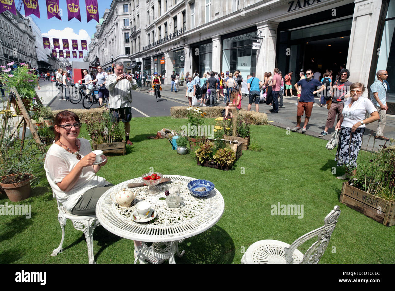Rachel Parker Soden enjoys a cup of tea in her pop-up garden in London's Regent Street on 28 July 2013. [Event described below] Stock Photo