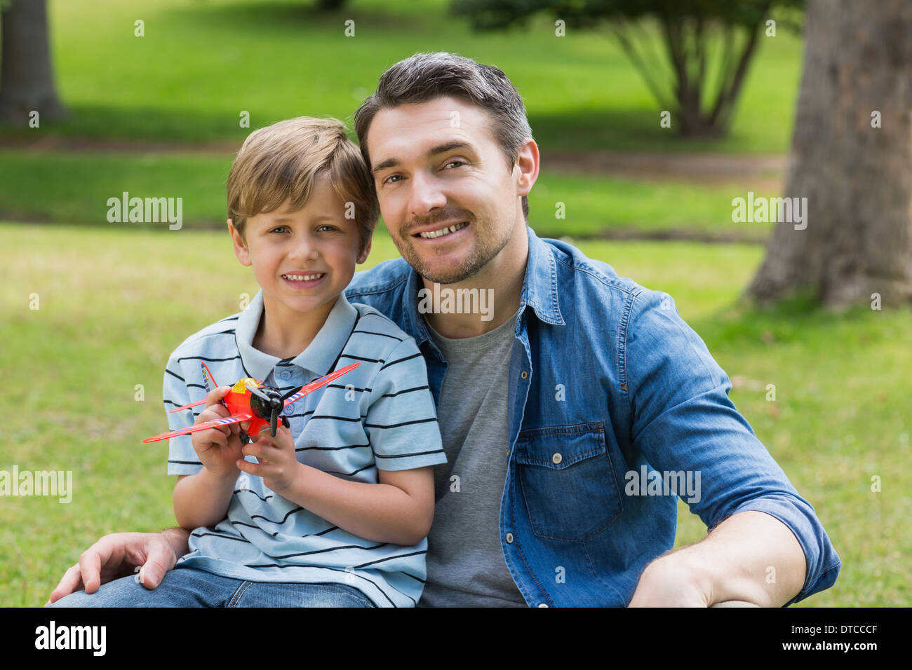 Boy sitting on fathers lap hi-res stock photography and images - Alamy