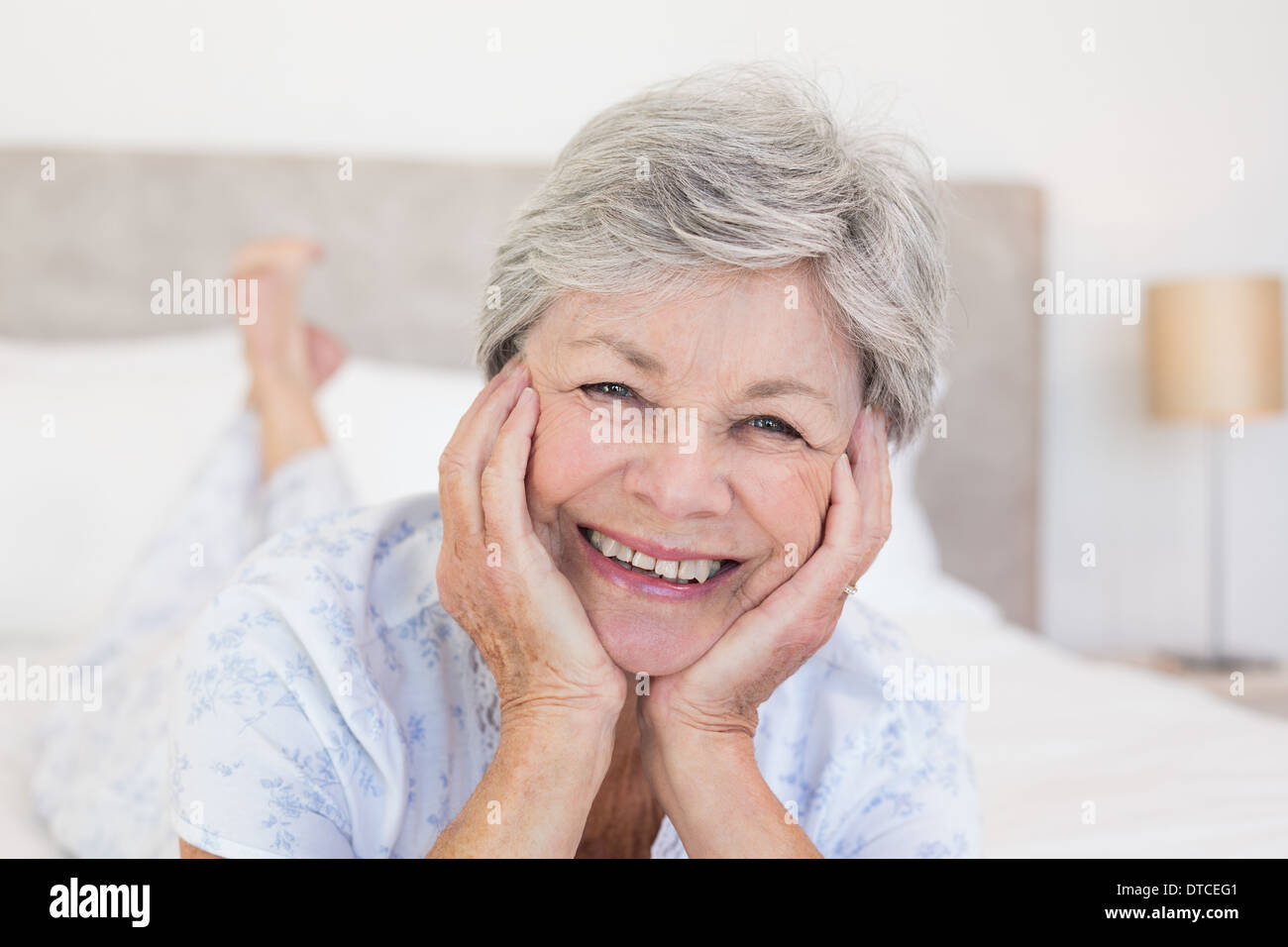 Elderly woman hands on head hi-res stock photography and images - Alamy